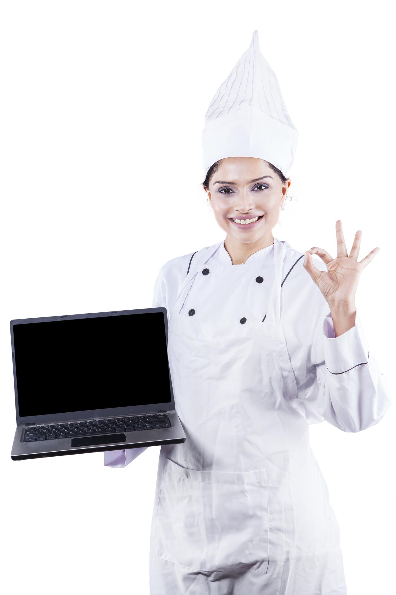 Allievi che seguono una dimostrazione dello chef